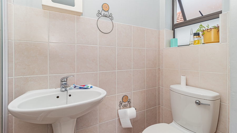 2 Bedroom Property for Sale in Vredekloof Western Cape